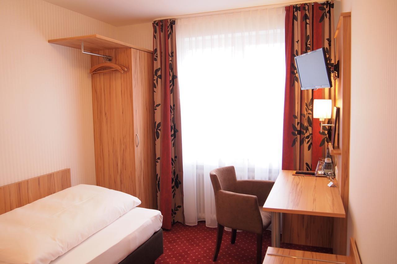 Hotel am Bad Tubingen Bagian luar foto